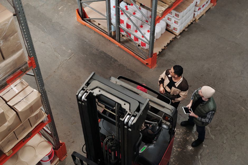 How Should Warehouse Managers Control Concrete Dust, Tire Marks, and Slip Risks?