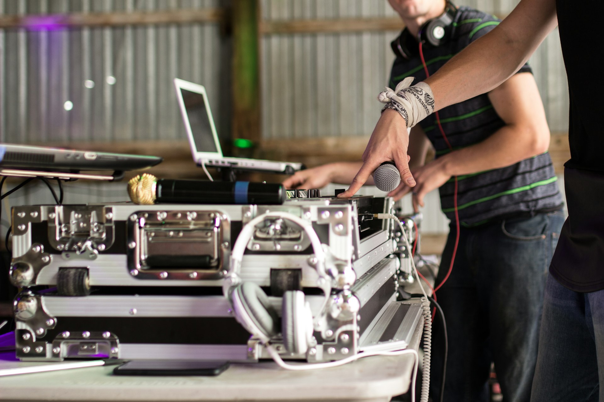 Transforming Auto Manufacturing: How Robots Drive Efficiency, Safety, and Quality